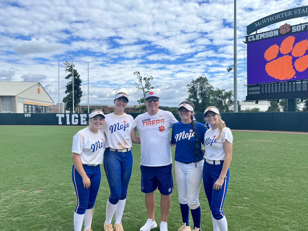 EmileyMccall's tweet photo. Big thank you to @clemsonsoftball for having me at the Advance Skills Camp today! Had the best time with the coaches and players. Always fun to be on campus! @rittmanjohn @ClemsonCoachKJ @cbreault12 @Mojo_Carolinas @Mojo__Coach @Jake__Hyatt https://t.co/q7ze13ztEe