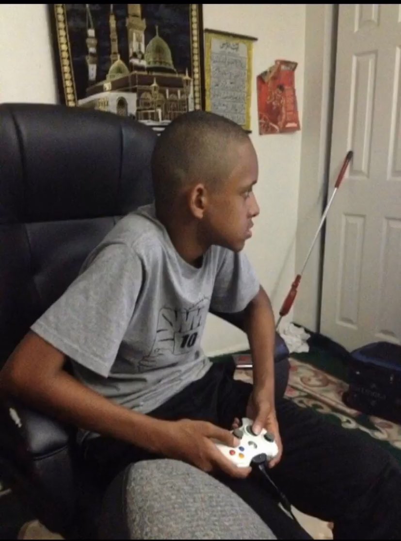 _j____lee's tweet image. Me buying and playing the new 2K every year, knowing it’s been the same shit for the past 10 years