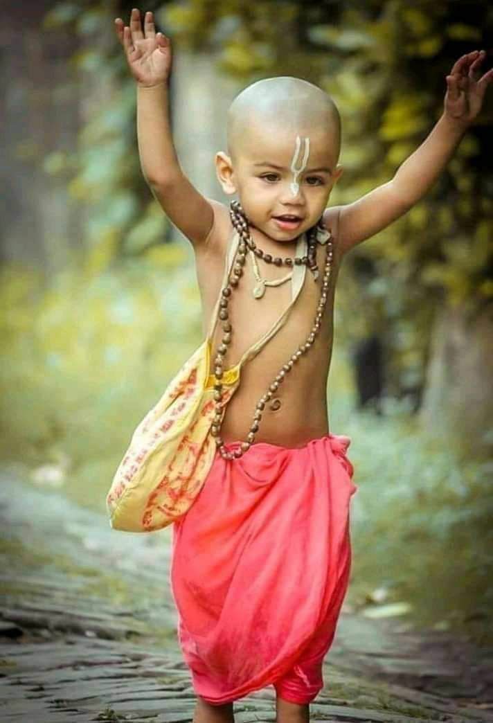 ओम जी
कुछ चीजें समीप जाने से,* 
      *बिना मांगे मिल जाती हैं...* 
      *जैसे अग्नि से गर्माहट,* 
       *बर्फ से शीतलता और*
           *फूलों से सुगंध* 
    *ईश्वर से भी कुछ मत मांगिये,* 
       *बस निकटता बढ़ा इये* 
*सब कुछ बिना मांगे मिलने लगेगा।*
           ।।जय श्री राम।।