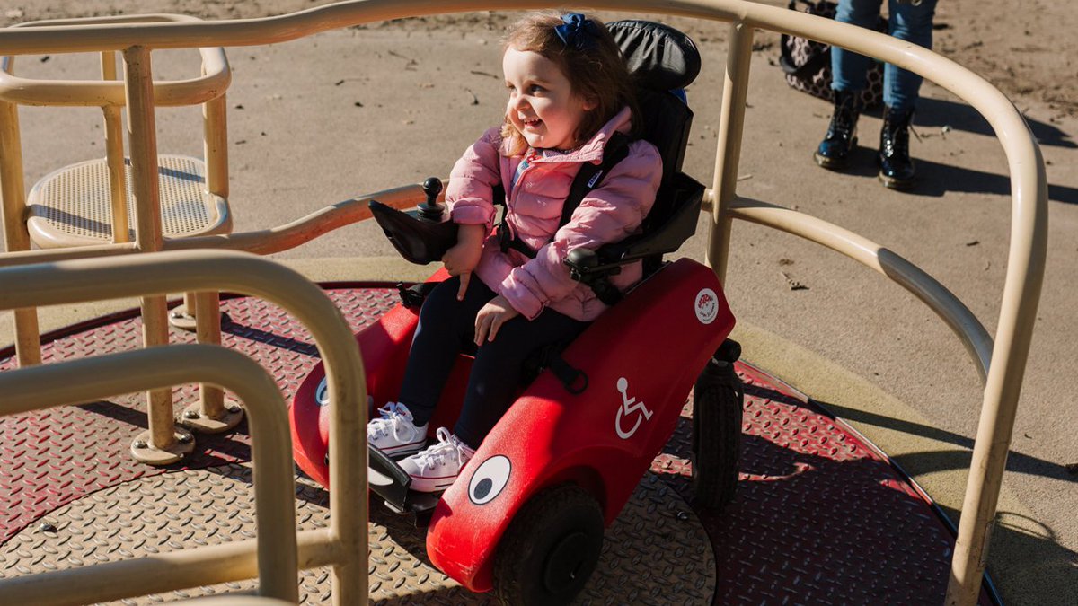 We think every child has the right to play. But disabled children are being denied their right because playgrounds are inaccessible. We’ve joined @Scope’s #LetsPlayFair campaign and you can too - sign the open letter here: campaigns.scope.org.uk/page/104557/pe…  

📸Danielle Smith Photography