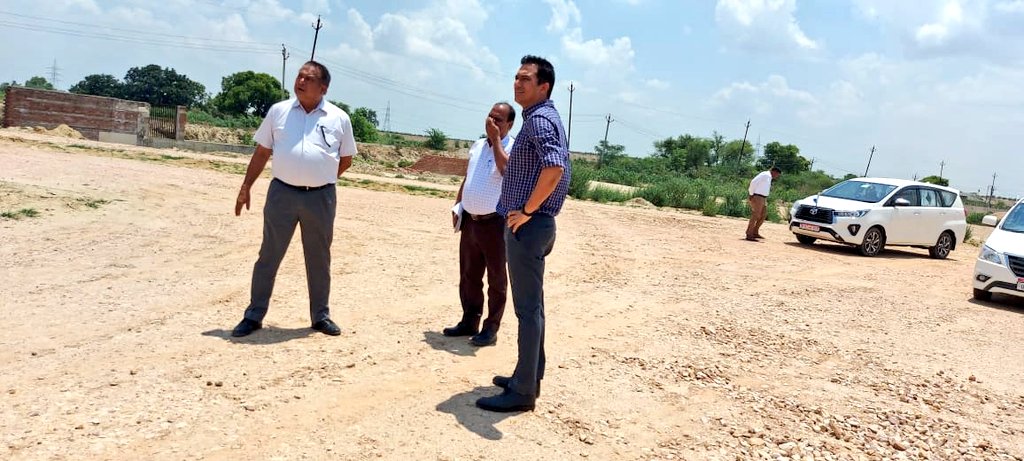 UPSIDA's tweet photo. #UPSIDA Perfume Park, Kannauj:
ACEO's site visit to expedite ongoing developmental works.
1. Road/drainage - 70% complete
2. Demarcation/boundary wall - 80%
3. Establishment of Electrical Sub-station commenced

https://t.co/LtOREa28kb

@InfoDeptUP @_InvestUP @CMOfficeUP @IIDGoUP https://t.co/NwjXMDJtDP