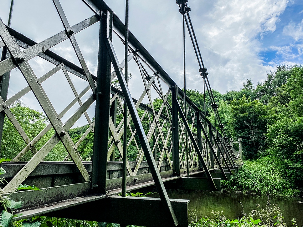 Sharing Images from the Production of Week Two Video Tutorials - Natural Lines

The geometric steelworks of the bridge across the river at Esholt with the length of the bridge creating a strong compositional line across the frame.

canal-connections.com/refresh-tutori…