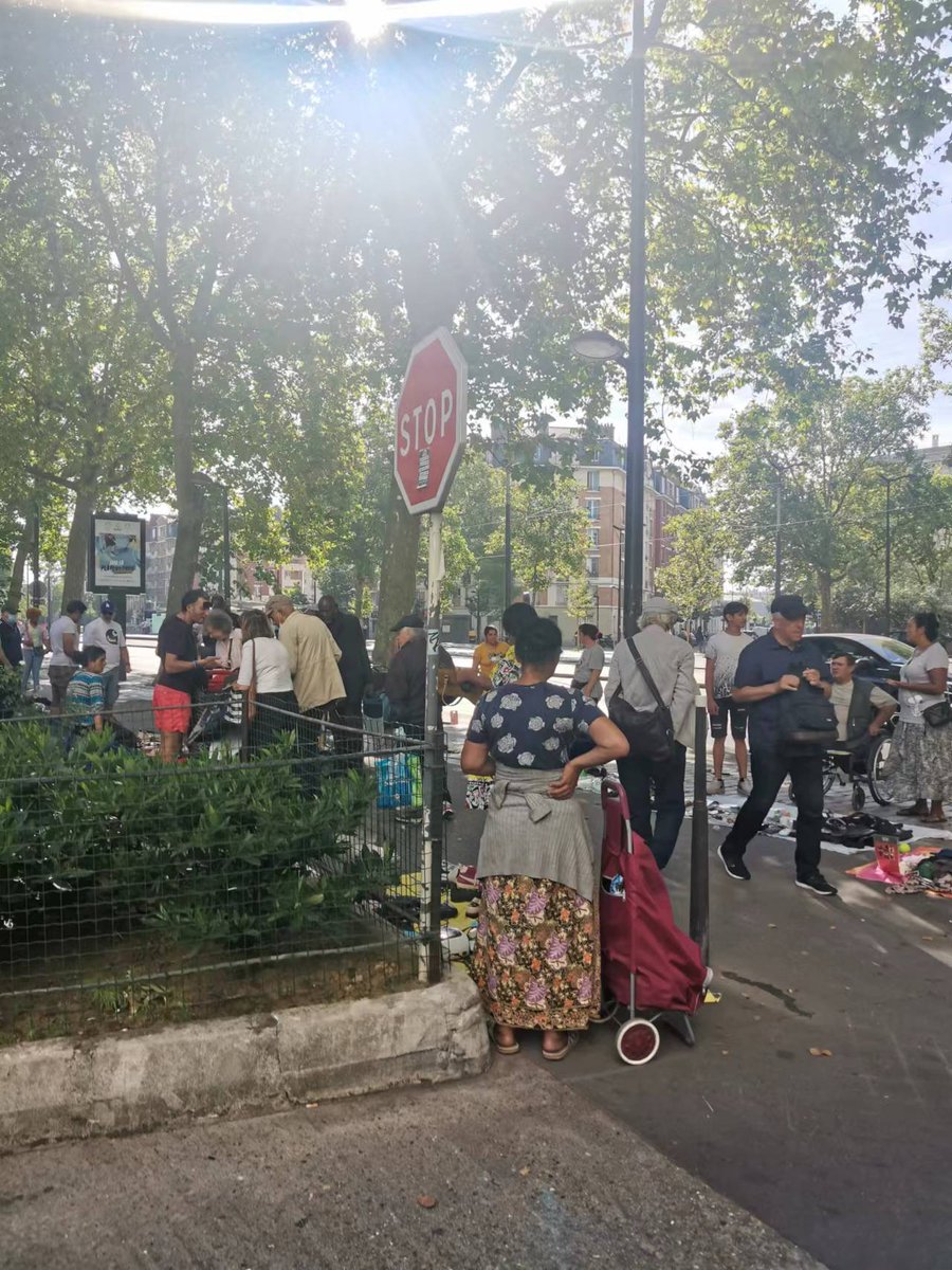JanineTutor95's tweet photo. De pire en pire ! Marché sauvage bd Masséna ! Que fait @jerome_coumet @Anne_Hidalgo? C'est comme ça chaque matin maintenant. @prefpolice https://t.co/qNnmxVV5pz