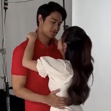 zupdonny's tweet image. The way he stares at her aaaaaa my manok is inlove 😩😩