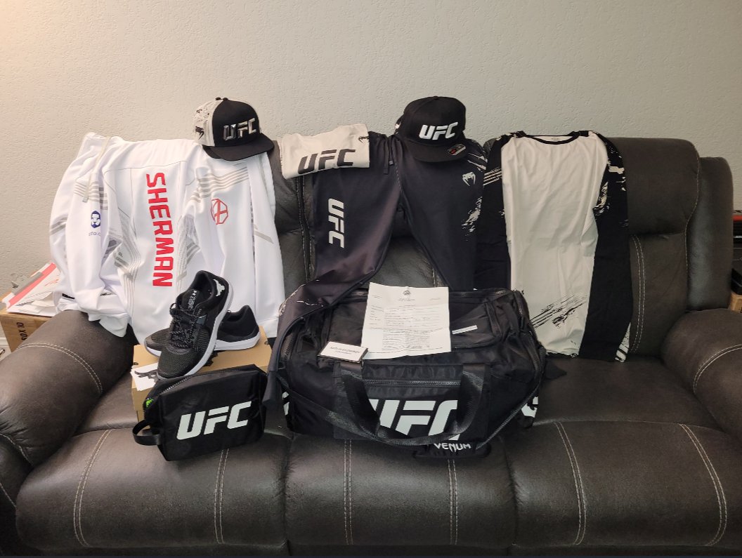 Pete Levithan (@petelevithan) on Twitter photo <a href="/ChaseShermanUFC/">Chase Sherman</a> That was the sickest gift I've ever received. Chase, you really made my night & made all of my coworkers jealous LOL. That was very kind of you & yeah, I was too in shock to say "congrats on your win" :) <a href="/ChaseShermanUFC/">Chase Sherman</a> That was the sickest gift I've ever received. Chase, you really made my night & made all of my coworkers jealous LOL. That was very kind of you & yeah, I was too in shock to say "congrats on your win" :)