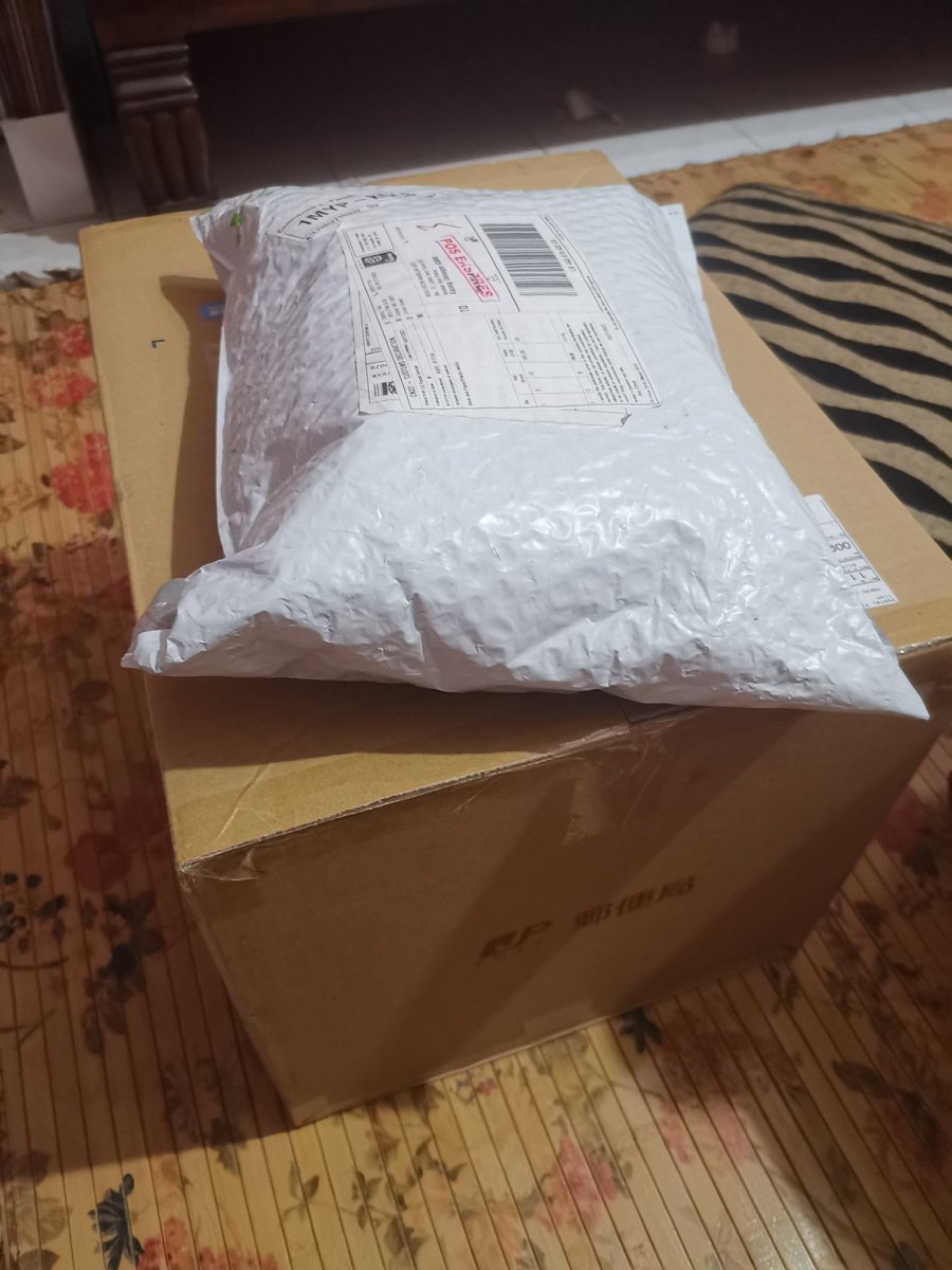kittymerchstore's tweet photo. Parcel from Kleezine and JP just arrived!! I'll open them soon π₯³
#kittymsupdates https://t.co/2I0hhIIiZ0
