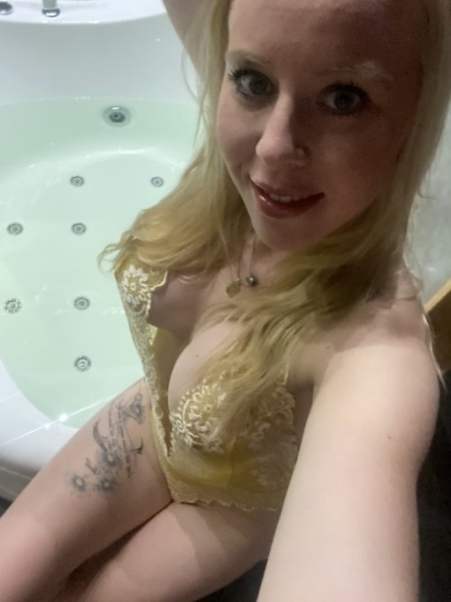 Goedemorgen! Wil jij nog even heerlijk samen gaan genieten in de jacuzzi of een hete tijd met mij beleven<a href="/tag/model"class="tags"><span>#model</span></a><a href="/tag/blond"class="tags"><span>#blond</span></a><a href="/tag/sexy"class="tags"><span>#sexy</span></a><a href="/tag/hot"class="tags"><span>#hot</span></a><a href="/tag/dutch"class="tags"><span>#dutch</span></a><a href="/tag/horny"class="tags"><span>#horny</span></a><a href="/tag/naugthy"class="tags"><span>#naugthy</span></a>