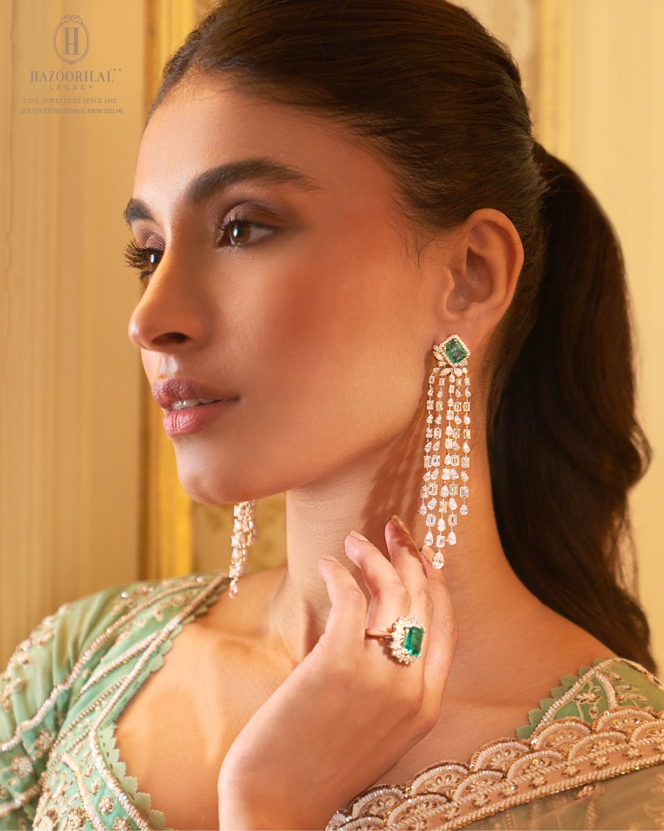 HAZOORILALEGACY's tweet photo. Add a little élan to your look with the Summer Bridal 2022 collection this season!

Featured here - dangling diamonds with emeralds from the Diamond Legacy Collection.

Available now at our flagship store.

#HazoorilalLegacy #SummerBridal2022 https://t.co/CrHyHQJZOp