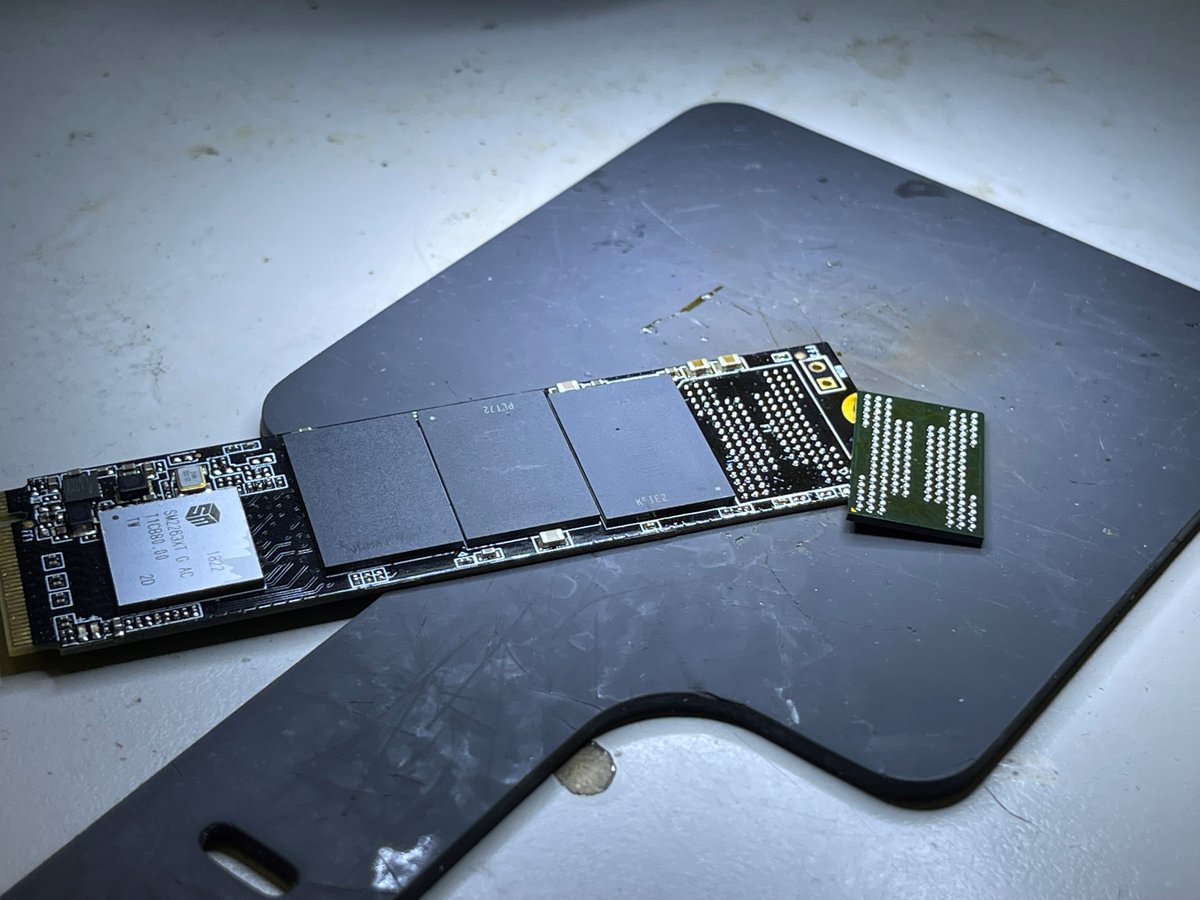 OntrackDE's tweet photo. SSDs haben viele Vorteile gegenüber herkömmlichen Festplatten, von der Größe bis zur Haltbarkeit. Aber wie einfach ist es, Ihre Daten wiederherzustellen, wenn Ihre SSD ausfällt? Lesen Sie mehr zu SSDs in unseren Blogposts https://t.co/ENwDuvIyIA #datenrettung #ssd #solidstate https://t.co/5GGjqB5F7C