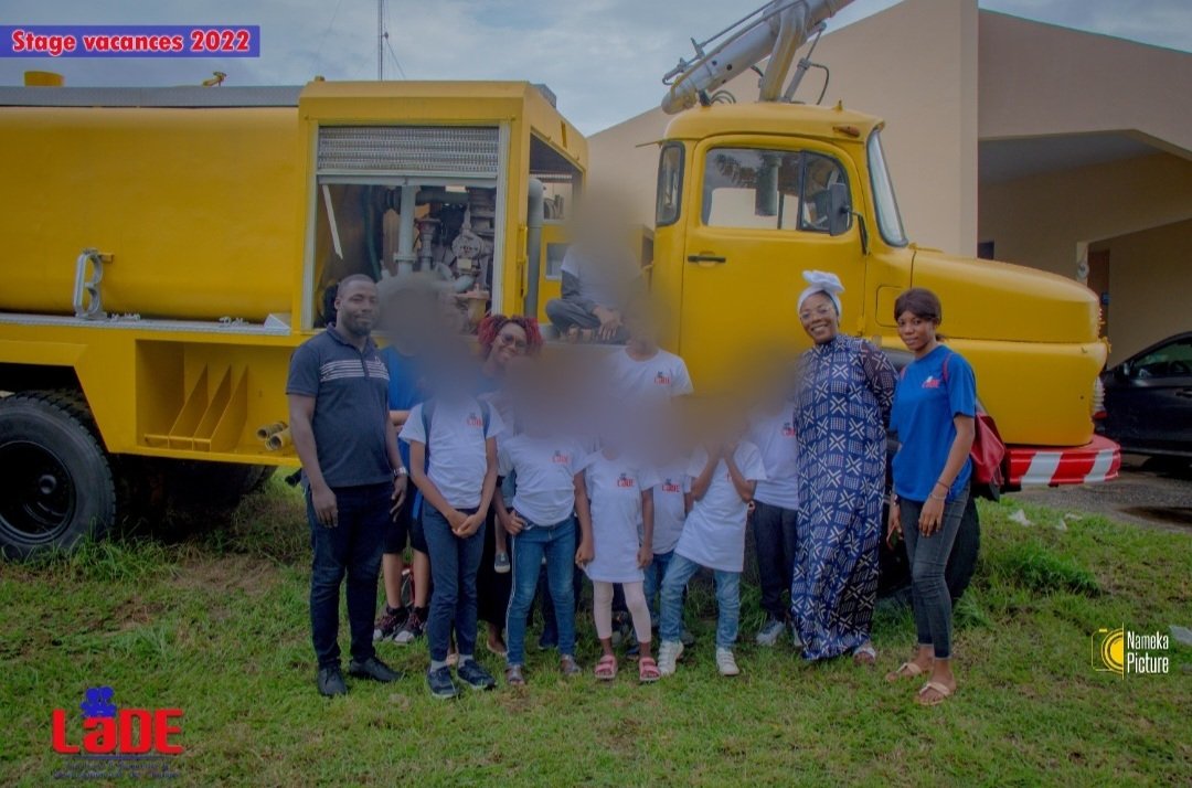 HagoFatou's tweet photo. Nous avons fait découvrir la météo à une dizaine d'anfants le 8 juillet dernier, dans le cadre de leur stage vacances.
Ce sont des enfants intéressés et curieux qui nous ont posé de nombreuses questions et sont repartis avec de très beaux souvenirs. 
#MeteoCiv https://t.co/1ntNDAMcz4