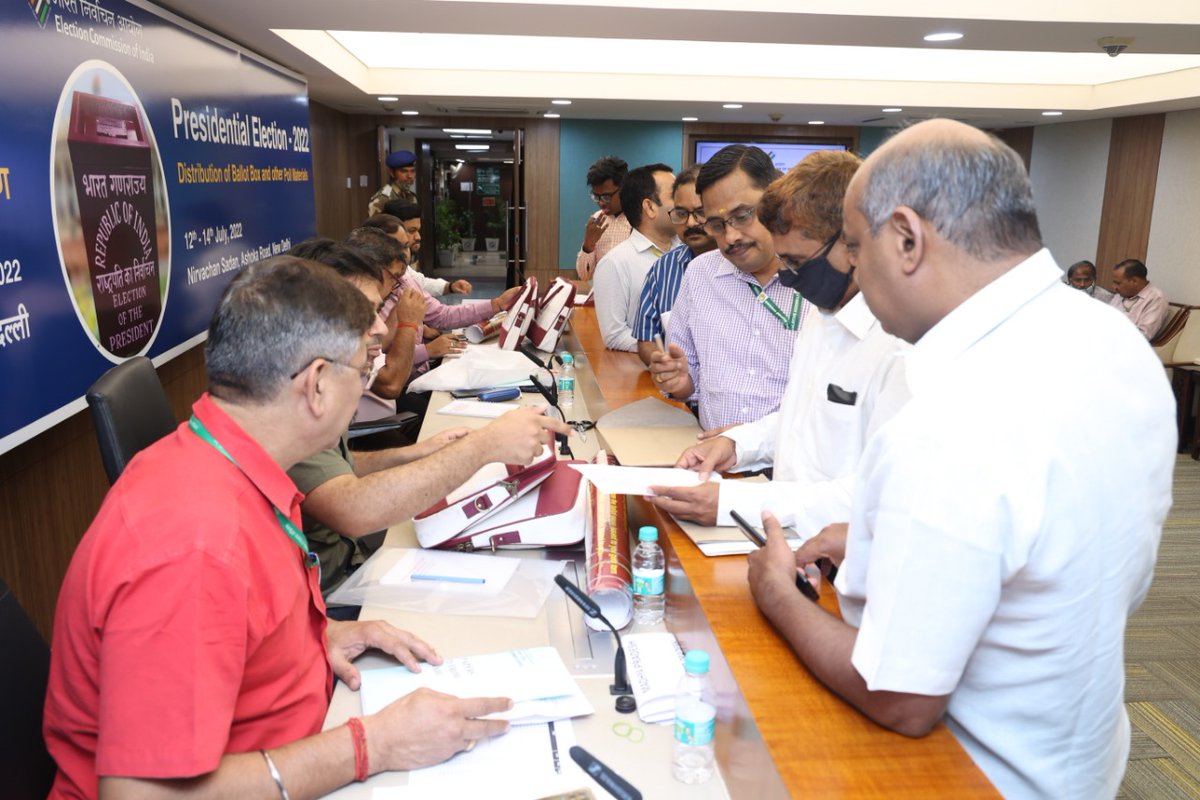 ECISVEEP's tweet photo. Sealed poll materials and Ballot box are being dispatched to each of 30 places of poll in States/UT in a secure and time bound manner as per pre-defined SOPs. 14 state AROs to collect the material today and rest of the AROs to collect tomorrow. https://t.co/sPtkB8L9ON