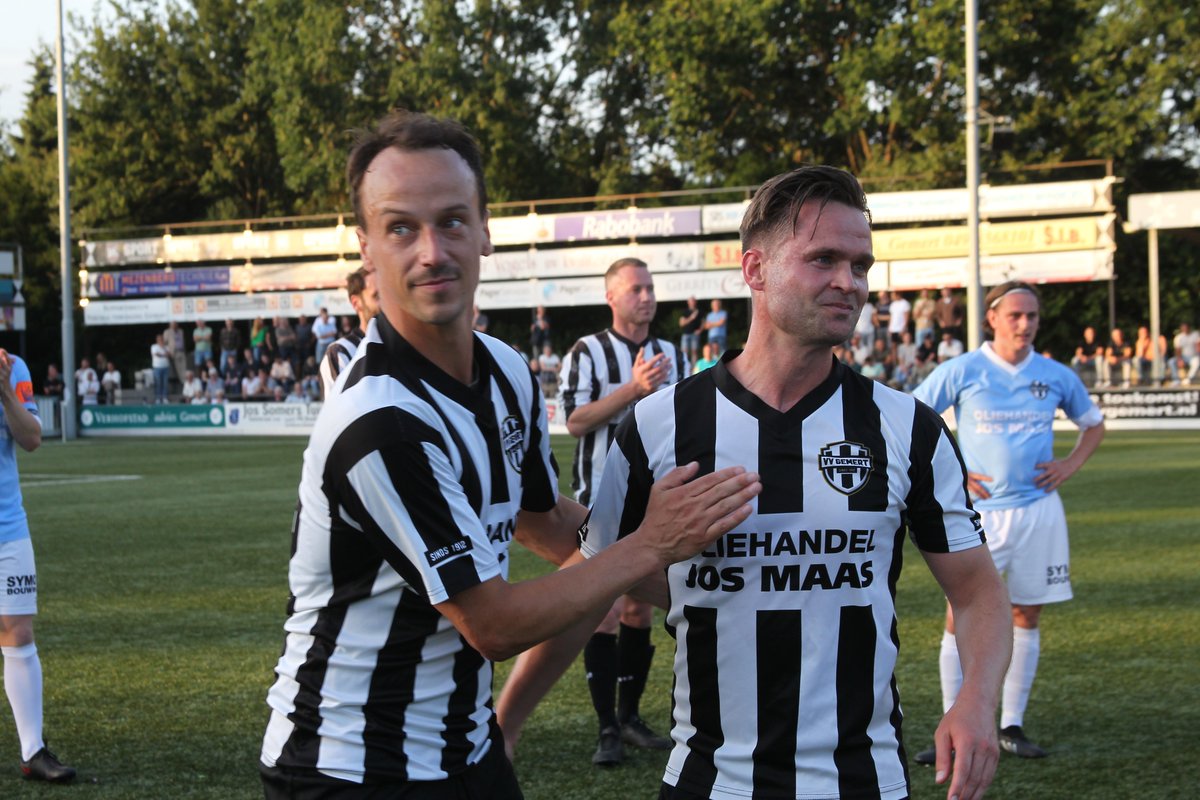 Nog even nagenieten...de foto's van de afscheidswedstrijd van <a href="/JensLeijten/">Jens Leijten</a> en <a href="/JoostHabraken/">Joost Habraken</a>, afgelopen vrijdag. Zie het album op de site van <a href="/vvgemert/">vv Gemert</a>:
vvgemert.nl/fotoalbum/afsc…