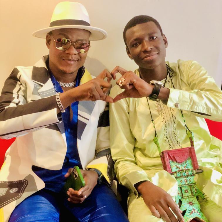 Un cœur heureux fait un visage épanoui.

Bonjour à toutes et tous !

#Anem
#Negrituderecord
#Casablanca