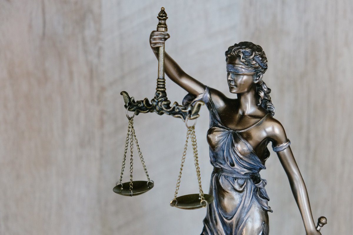 AstonPathways's tweet photo. 👩⚖️Did you know that our #path2law is delivered in collaboration with @Shoosmiths? If you are starting Yr12 in Sept & have ambitions of studying #law at university, check out our #pathway programme & apply at https://t.co/g6ZfFZQJ7U
#highereducation #University https://t.co/a2b38ZL1XF