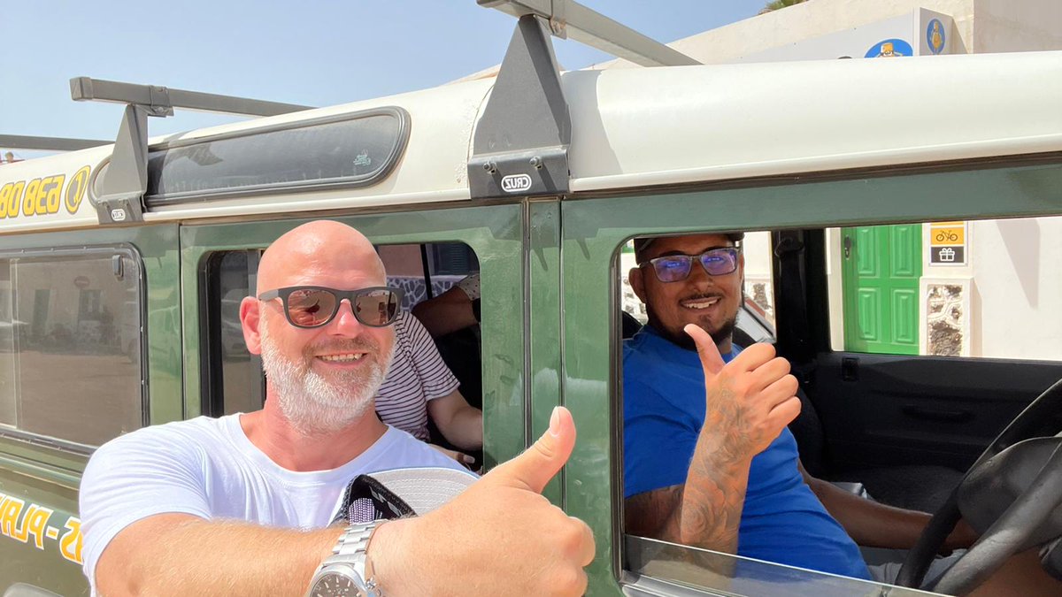 yotomuTour's tweet photo. ⭐️ 𝐘𝐎𝐓𝐎𝐌𝐔 𝐋𝐀𝐍𝐙𝐀𝐑𝐎𝐓𝐄 ⭐️ 
Does he seem happy to you? 😍
Another great Yotomu customer, Happy after the Jeep tour to La Graciosa --> BOOK Here
https://t.co/XX4kl3szmc
#Lanzarote #lagraciosa #Canarias #Safari #12Julio #12luglio #italianialanzarote #yotomuexperiences https://t.co/OkiJXtzGw8
