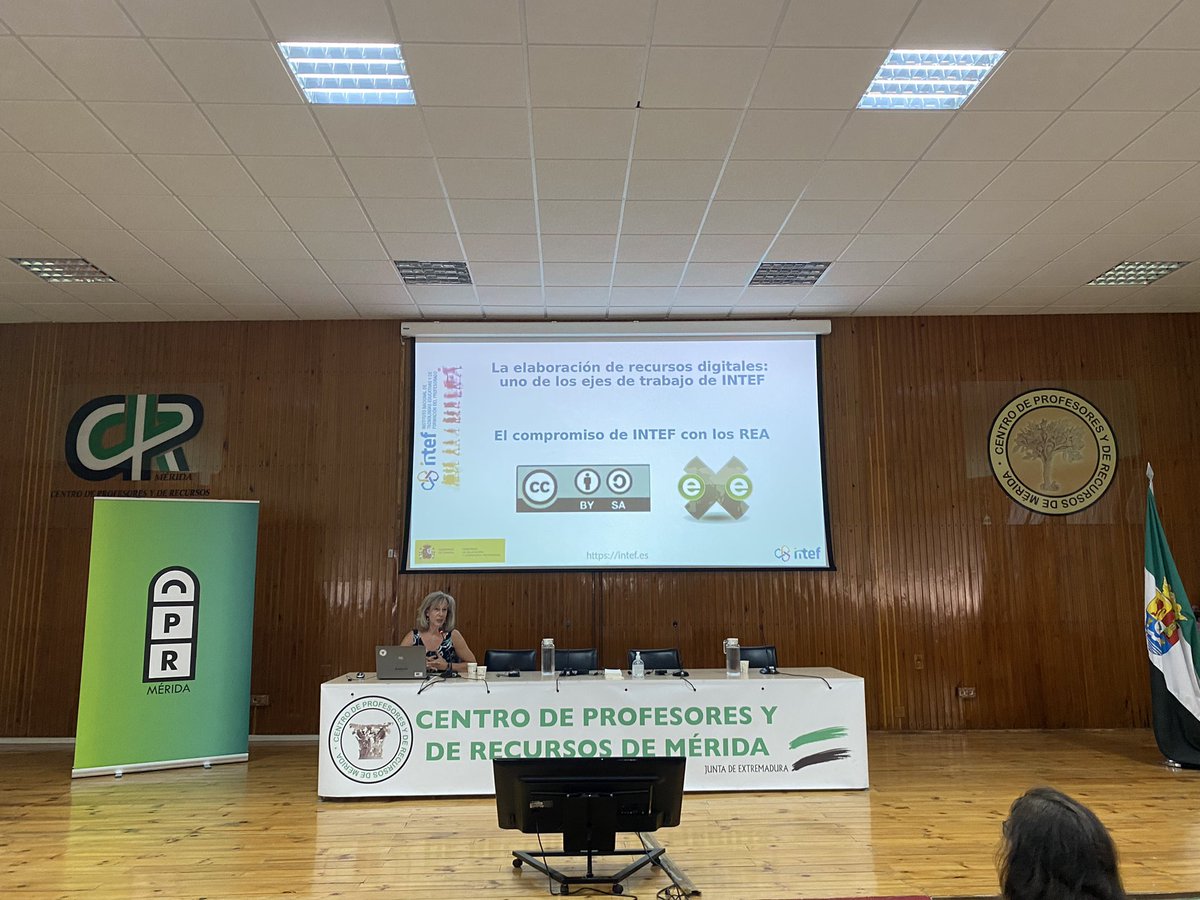 CeDeC_intef's tweet photo. Desde @educaINTEF nos presentan más #REA disponibles para los docentes: #procomun, #REAL, itinerarios didácticos, INTEF, cámara y acción, MatesGG… en el Curso de #REA y #eXeLearning del Campus de innovación de @IF_CMadrid | @dcerverao https://t.co/DMNmhFriKk