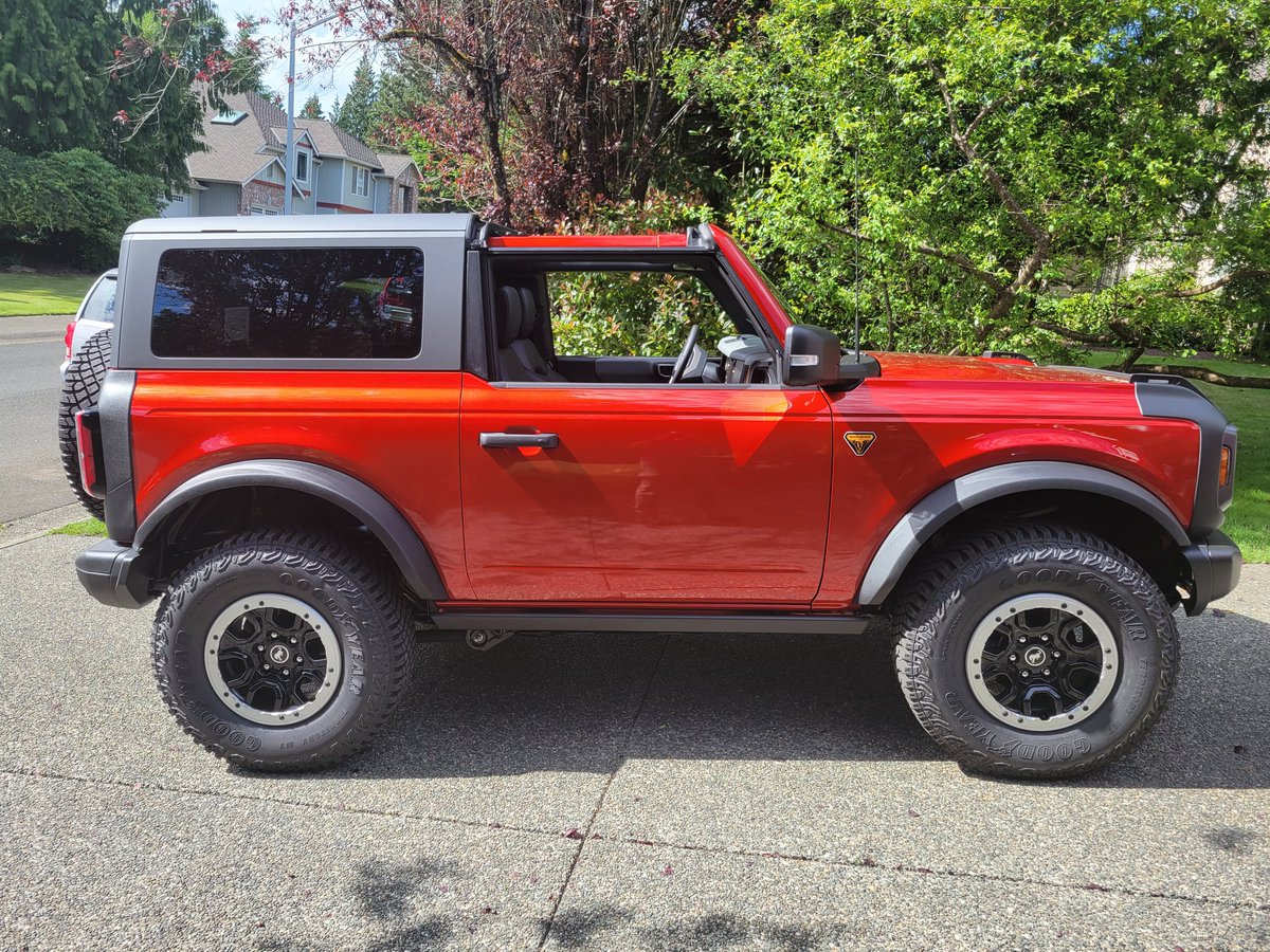 ccq8le's tweet photo. Added a New ride to the stable
#hotredpepper
#newride
#badlands
#sasquach
#Bronco https://t.co/nwI8Xg2KpS