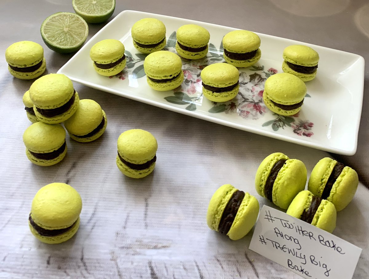 marybethxx6's tweet photo. Chocolate lime sweetie macarons #classicsweets #twitterbakealong #trewlybigbake @thebakingnanna1 @Rob_C_Allen @TrewithenDairy @FirstTMaster 💚🤎 🍬 https://t.co/gYQZqftPIb