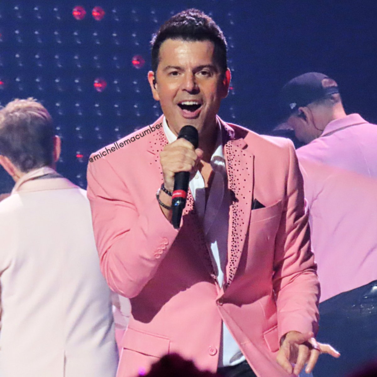 MichelleMacumbe's tweet photo. My #MCM & #MCE @jordanknight with his killer smile & #ThatDimple 😍🥰🫠❣️ #ImMelting #DeathByJordan #MyFavoriteSmile #MyFavoriteGuy #JordanVision @NKOTB #NKOTBMixtapeTour #MixtapeTour2022
#JordanKnight #NKOTB #JordanGirl #JK #BHLove #NKOTBForever #Thankful4Jordan #Thankful4NKOTB https://t.co/HTT7ujk6nW