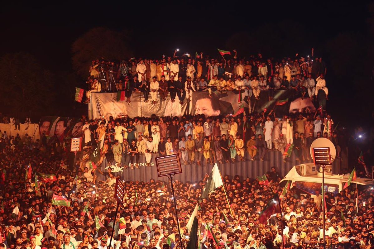 ImranKhanPTI's tweet photo. Alipur jalsa despite oppressive humid conditions was massive. The passion in bye elections is even more than what I witnessed in 2018 general elections. I want to thank all our ppl who are coming out in Punjab to show support wherever our jalsas are held despite humidity &amp; rain. https://t.co/zhs6MuNZuv