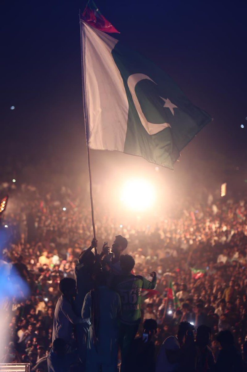 ImranKhanPTI's tweet photo. Alipur jalsa despite oppressive humid conditions was massive. The passion in bye elections is even more than what I witnessed in 2018 general elections. I want to thank all our ppl who are coming out in Punjab to show support wherever our jalsas are held despite humidity &amp; rain. https://t.co/zhs6MuNZuv