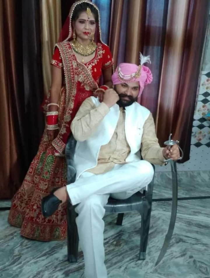 बड़े भाई <a href="/bawra_upkar/">Upkar Bawra</a> बहुजन एकता संघर्ष समिति के संस्थापक BSP नेता को उनकी जीवन साथी मिलने पर बहुत बहुत  मगलकामनाएं ।।
नव विवाहित जोड़े पर गरु महाराज अपना आशीर्वाद सदेव बनाए ।।
और इनके सुखमय जीवन कि हम कामना करते
 है. @manjeet_notiyal <a href="/Bhimarmyup57/">Kushinagar ki awaj 🇮🇳💪</a> <a href="/bawra_Lakhan786/">क्रांतिकारी लखन सिंह बावरा💙</a> <a href="/Mayawati/">Mayawati</a>