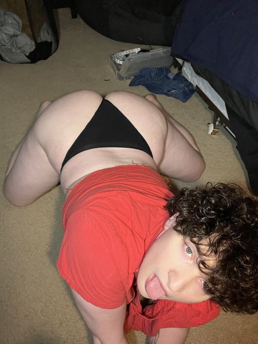 messy room but 🤷🏻💋 https://t.co/jPmV8yS0WY<a href="/tag/trans"class="tags"><span>#trans</span></a><a href="/tag/fem"class="tags"><span>#fem</span></a><a href="/tag/sellingcontent"class="tags"><span>#sellingcontent</span></a>