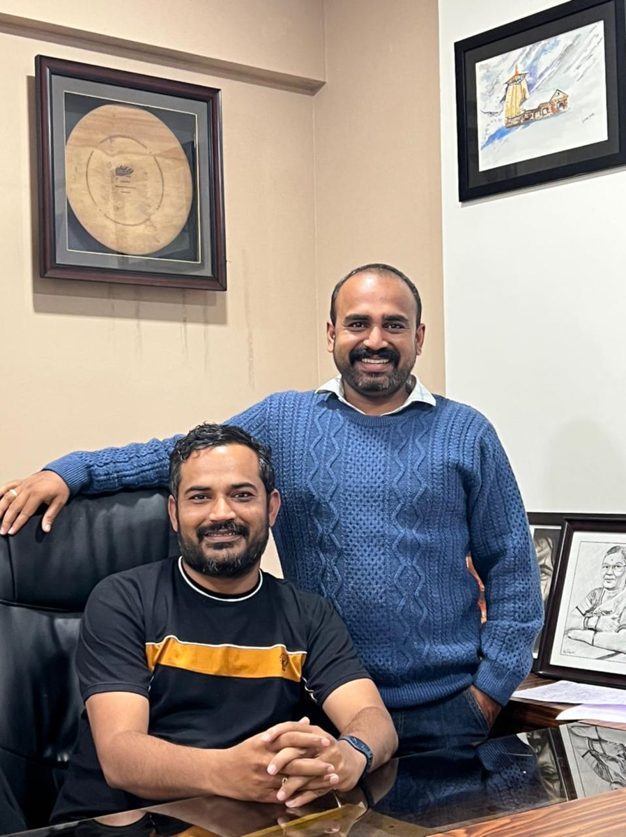 VishalGarad18's tweet photo. Writer &amp; Publisher in one frame 📖
#Rayari #Ravan #Newera @sharadtandale0 https://t.co/Ek032juWM3