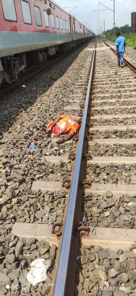airtu_z's tweet photo. #Save_Trackman
@RailwayMinistry @PMOIndia
When will the administration think about safe life of trackman, when will the government takes concrete steps for safety of trackman. Plz provide #Rakshak_Device and give #martyrs_Status to died Trackman during Duty @trackmanunity https://t.co/pp7QrpRo14