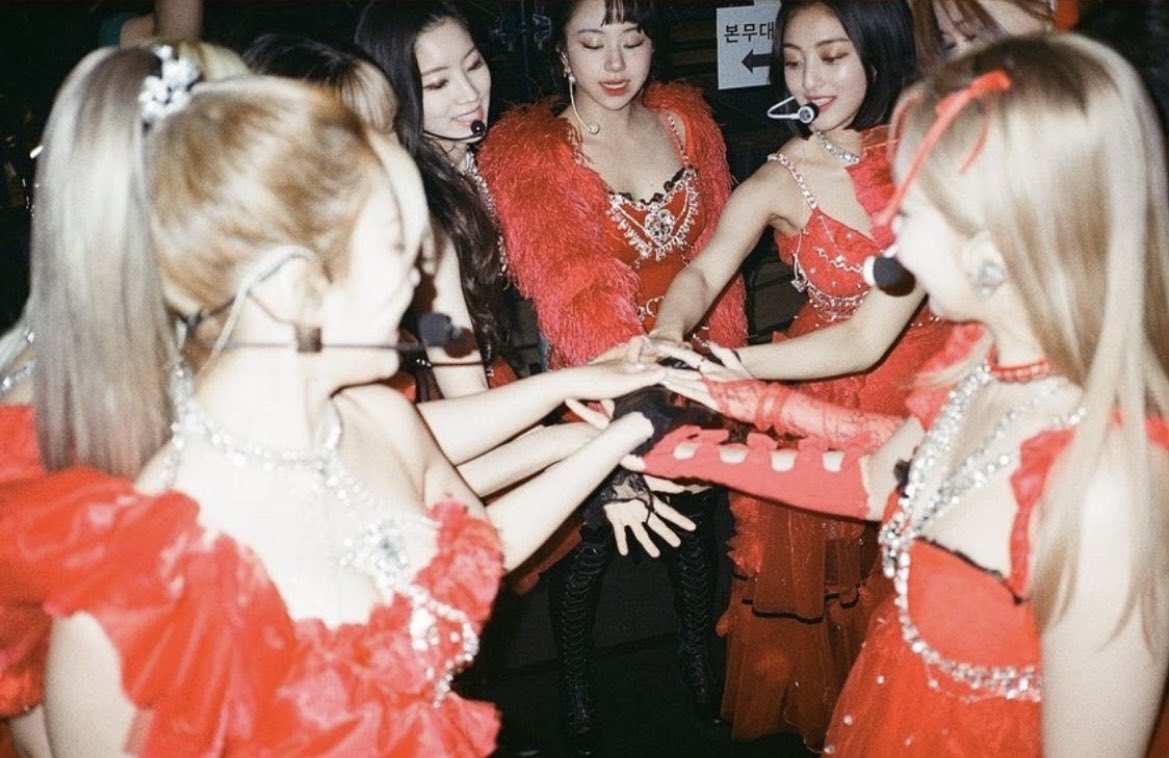 twice_617's tweet photo. #TWICEFOREVER  
本当に嬉しいありがとうㅠㅠㅠ
これからも応援させてください https://t.co/s4HUhj95dO