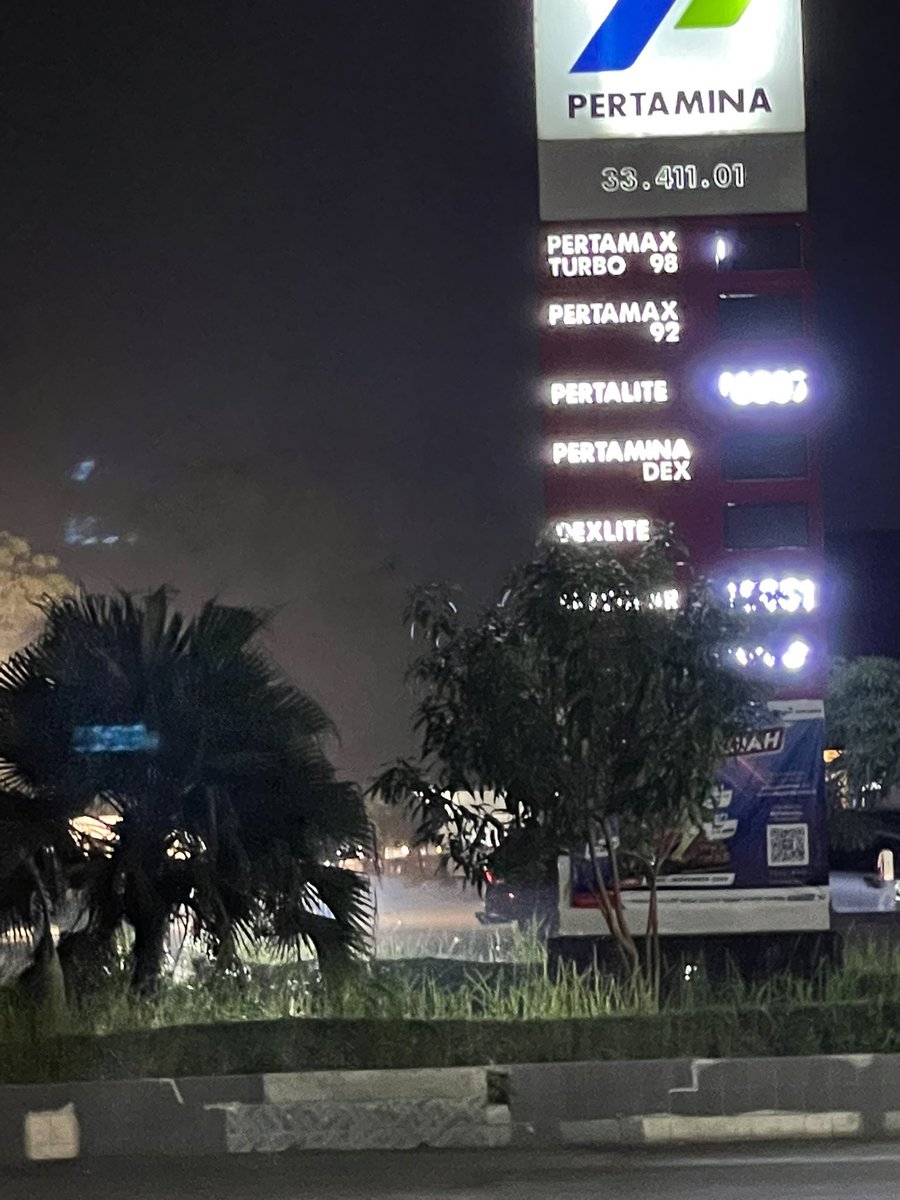 Vanny6702's tweet photo. @pertamina135 Dear Min, mau konfirm di spbu tsb jika mau isi bbm dg apk mypertamina maka si pembeli harus deposit dulu (scan dulu di edc mypertamina)  baru isi bbm, biasanya isi dulu baru bayar melalui mypertamina, info dr petugas hal tsb krn kebijakan dr pertamina https://t.co/nEzonVz5Hk