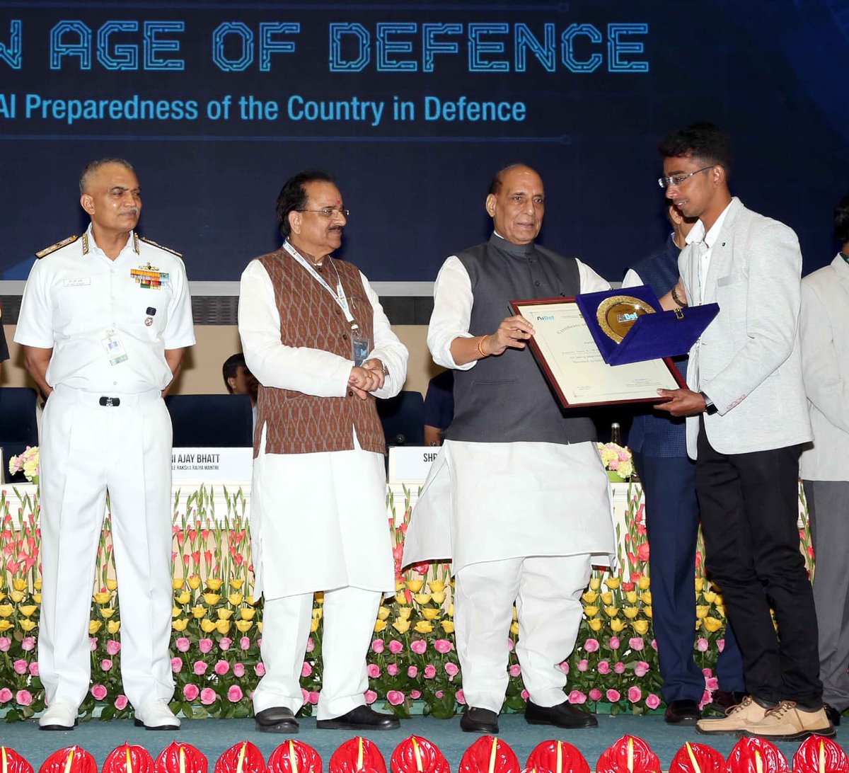 India_iDEX's tweet photo. Hon'ble @DefenceMinIndia felicitated the top 3 students for providing innovative AI solutions in Defence at the #AiDef Event in New Delhi.
COO/DIO, Sh. Vivek Virmani also praised the students &amp; guided them on how they contribute to the Defence ecosystem in a more significant way. https://t.co/ToywwQ89n5