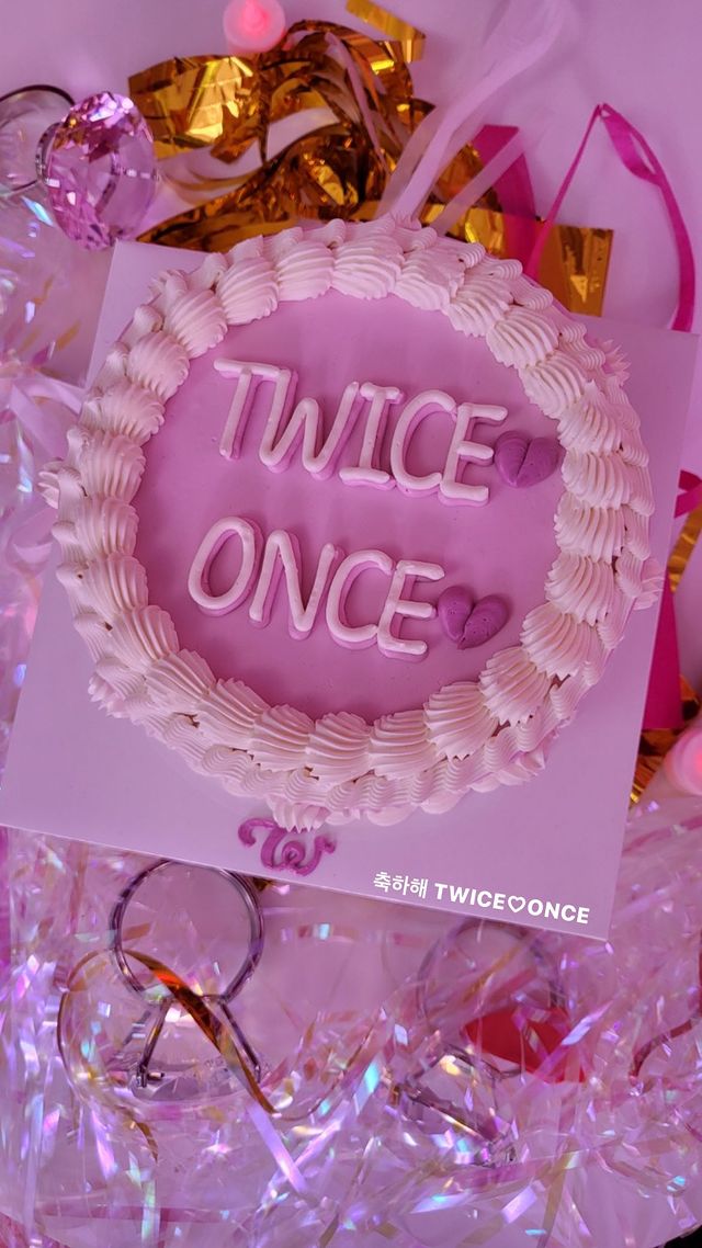 tw102096's tweet photo. 🎉트와이스 9명 전원 재계약 기념🎉

소소하지만
트친 한정❎️원스 한정✅️

당발은 내일 할게요😊 https://t.co/t24TKvE9cF