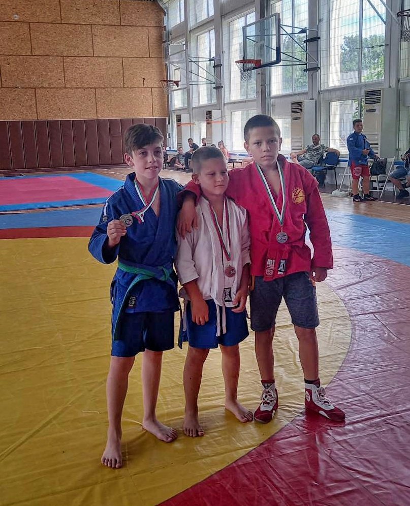 Yagadome's tweet photo. Our team members at the Varna Open 2022 tournament.
---
#yagadome #combatwrestling #sambo #varnaopen2022 @ComWresOrg https://t.co/nHuqXMhSQD
