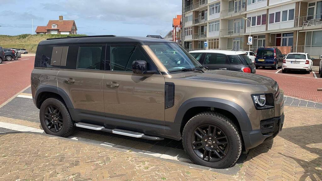 DutchLandRovers's tweet photo. What is your favourite colour for a new defender?
📸 @_keetmans_ #defender #landroverdefender #landroverdefender90 #onelifeliveit #rangerover #v8 #landroverv8 #passion #car #dutchlandroverpassion #camperlife #landroverdefender110 #landrover #landro… https://t.co/6MAjIQUB34 https://t.co/hMxR9NYEa4