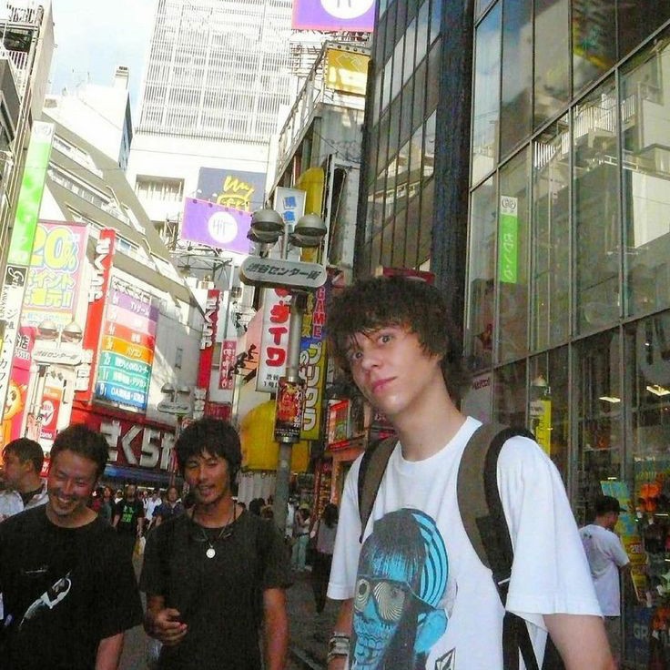 RENK04's tweet photo. claro que te amo, pero amo más a rubius de 2009... https://t.co/VQKGjylq4A