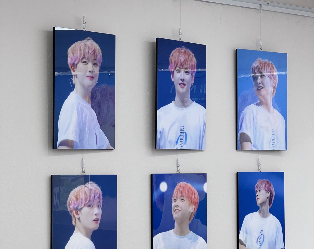 pumcastleworld's tweet photo. .•ᰔᩚ
𝒀𝑶𝑼𝑵𝑰𝑽𝑬𝑹𝑺𝑬
어린왕자 컨셉 정말 좋았어요 여우 인형 넘 귀여워서 납치하려다 참았어요 사진 액자가 다 존예롭습니다 군인과 프로 아이도루를 넘나드는 성이를 참 잘 담아주신 것 같아요 선착 특전으로 받은 에코백도 넘 마음에 들어요 
#you_niverse_is
#The_Little_Prince_INSEONG https://t.co/YNiHcy5Oxn