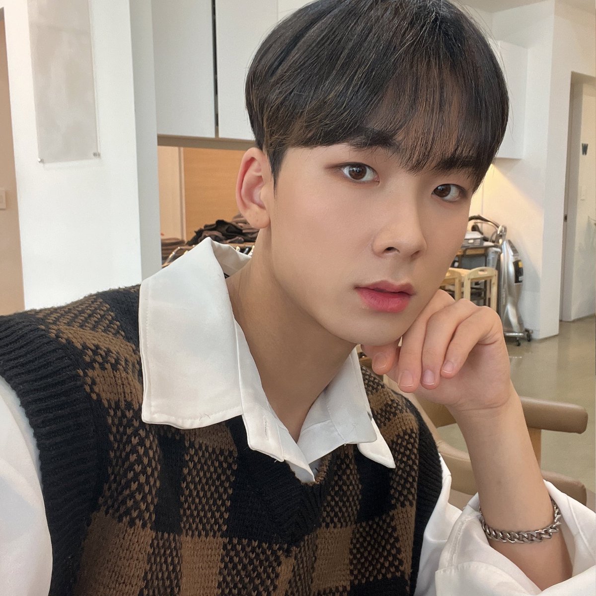 AIMERS_members's tweet photo. [#승환]
여러분 포스트잇회 재밌었나요!! 저는 진짜 너무 너무 재밌어서 미소가 끊기질 않았답니다! 다 여러분 덕분이에요❤️ 
와주셔서 정말 감사하구 다음에도 또 올 테니깐 그때는 더 더 더 더 더 더 이쁘게 올게요! 봐서 너무 행복했어요😉
좋은 하루 보내요!!
우어 배고프다!😵‍💫
#B3o1z #SEUNGHWAN https://t.co/wAMnDI5Dp1