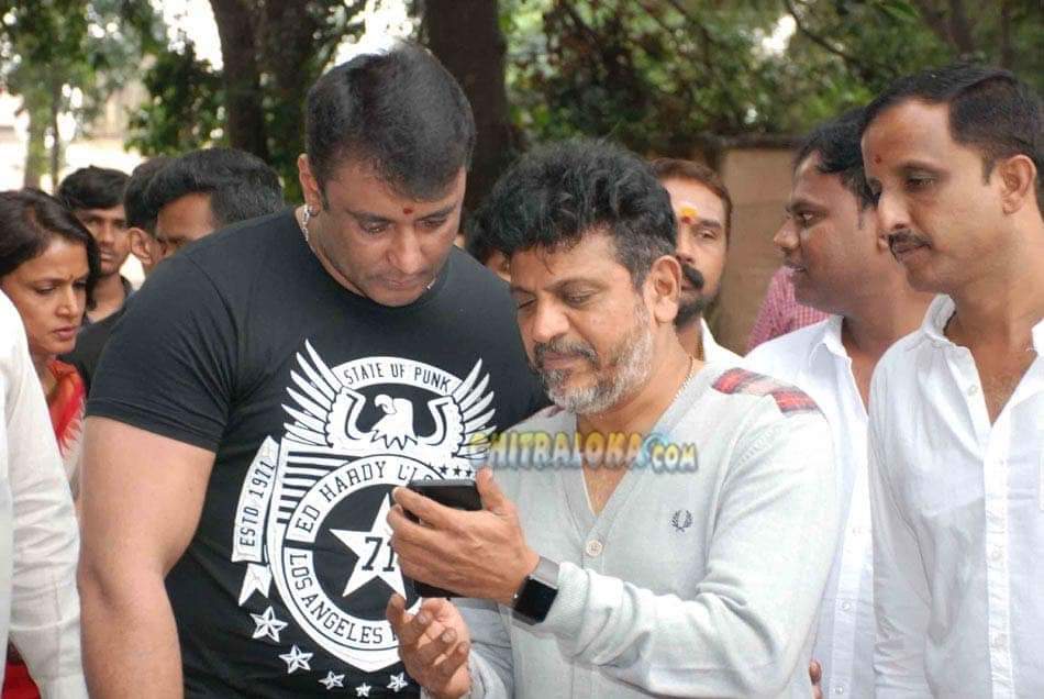 AKDSS00195917's tweet photo. Happy Birthday #Shivanna 💐🎂
#Dboss #Shivarakumar https://t.co/dKcsYIZCIz