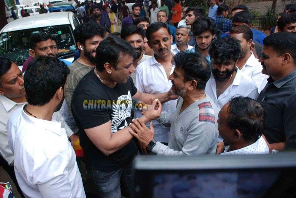 AKDSS00195917's tweet photo. Happy Birthday #Shivanna 💐🎂
#Dboss #Shivarakumar https://t.co/dKcsYIZCIz
