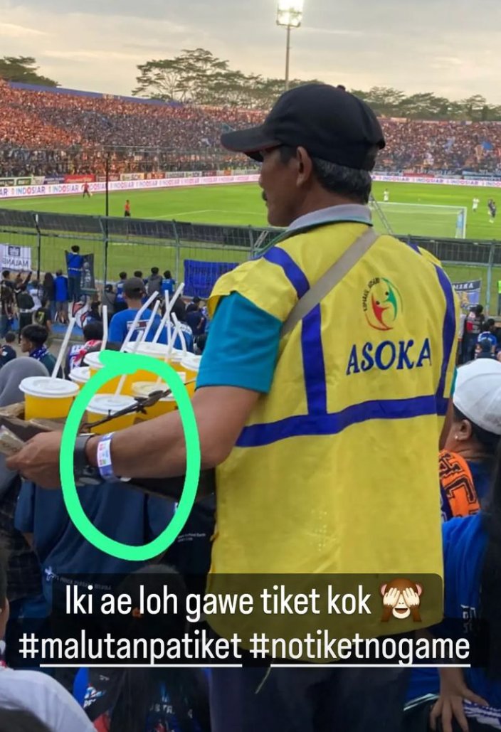 ArrielleInches's tweet photo. Gak isin AAA kalian heyyyyyyyy
Para oknum???!!
Pak penjual iki ae pake tiket.. 
Nemen .. janannkalian para oknum.b*ngs*t!! https://t.co/oUWrKqLF9S