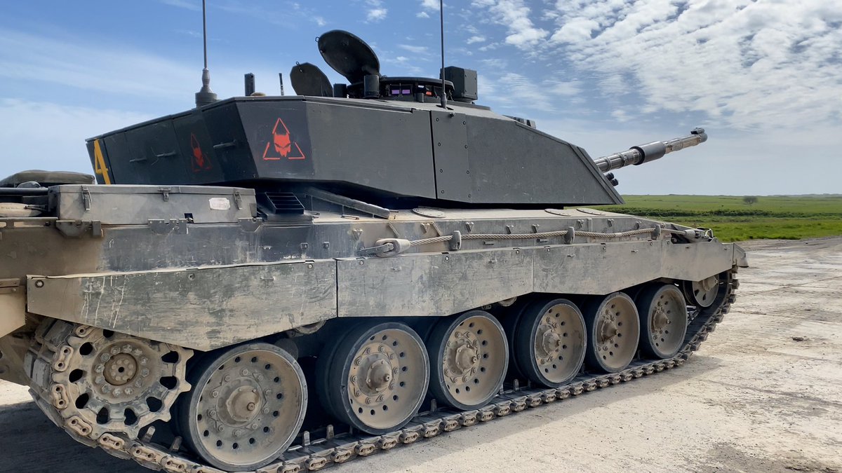 #tanktuesday A Challenger 2 tank from A Sqn The Queen's Royal Hussars <a href="/ChurchillsOwn/">Queen'sRoyalHussars</a> earlier this year at the ranges in Castlemartin preparing for their current @nato deployment in Poland #armyjobs #armoured #nato #britisharmy #tanks #army #british #military #cavalry