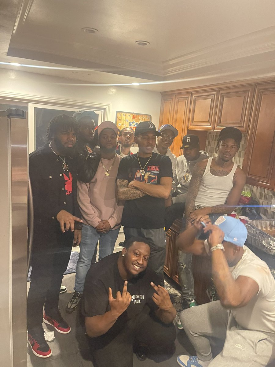 kallme_ess's tweet photo. Ain’t typing no long paragraph ain’t saying r.i.p nothin, ain’t no long live none of that. This shit forever and you know how we move on the 6 ❤️ TopRank this BOA that #offtha6 See You Later S Love You Always @700DreamTeam https://t.co/VemFwgswpJ