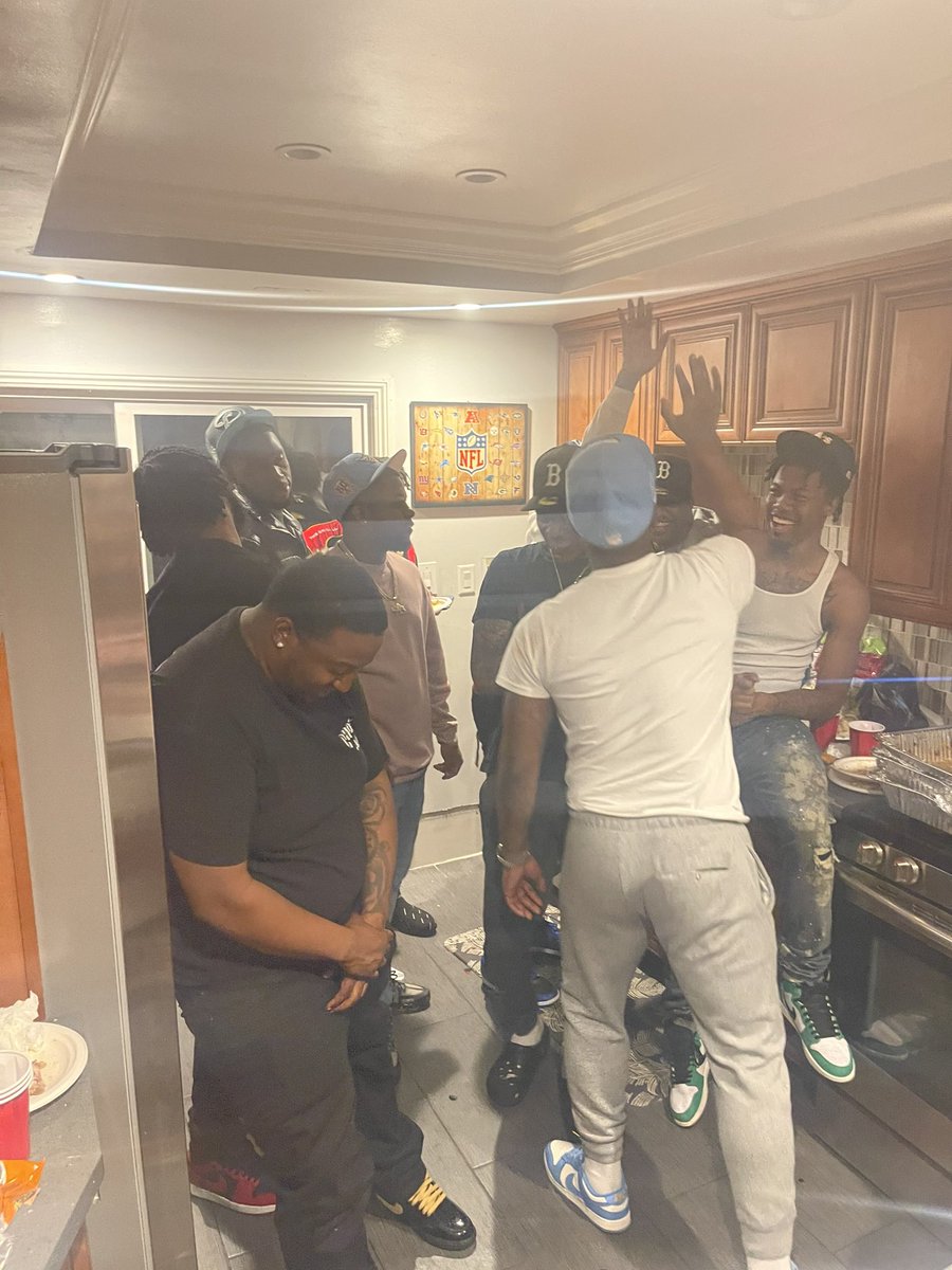 kallme_ess's tweet photo. Ain’t typing no long paragraph ain’t saying r.i.p nothin, ain’t no long live none of that. This shit forever and you know how we move on the 6 ❤️ TopRank this BOA that #offtha6 See You Later S Love You Always @700DreamTeam https://t.co/VemFwgswpJ