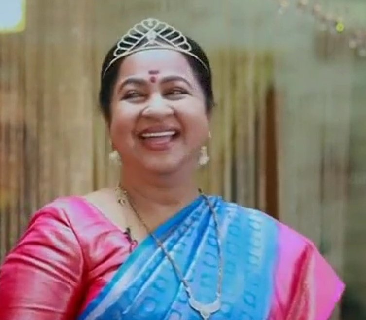 v_komalam's tweet photo. Good morning maa 🙏
yesterday #ponni c/oRani Epi13 woww super கோலம் எங்க வந்தாலும் எதுல வந்தாலும் பெண்ணுக்கு பெருமை சேர்ப்பது எங்க இதய ராணி @realradikaa Maa தான் அருமை 👌என்றும் என் இதய தேவதை யும் நீங்கள் தான் maa I LOVE YOU RANIMAA ❤❤ https://t.co/UBwZZFEhRV