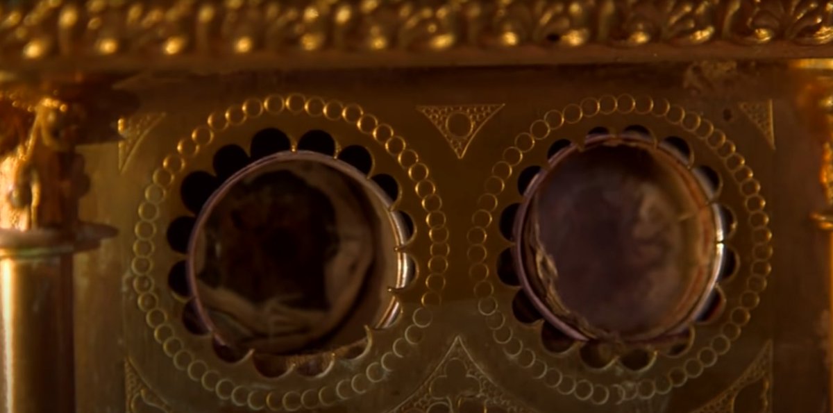 brand_arthur's tweet photo. I recovered the legendary ‘Blood of Jesus' of Fécamp ('Précieux Sang’), one of the oldest and holiest relics of the Catholic Church. Said to contain blood drops of Jesus Christ, collected in the Holy Grail from his wounds at the Cross. Stolen on June 2nd 2022 in France. AMEN! https://t.co/YhgK8RaUaf