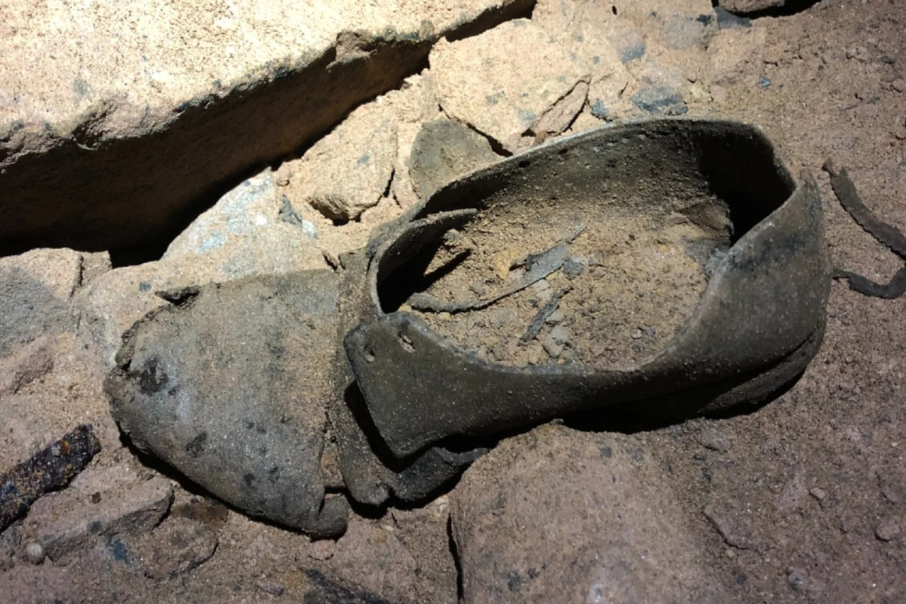 Des spéléologues découvrent une « capsule temporelle » dans une grotte scellée pendant 200 ans ! (vidéo) Par Yann Contegat (DGS) FXcTxfAVQAAeF71?format=jpg&name=large