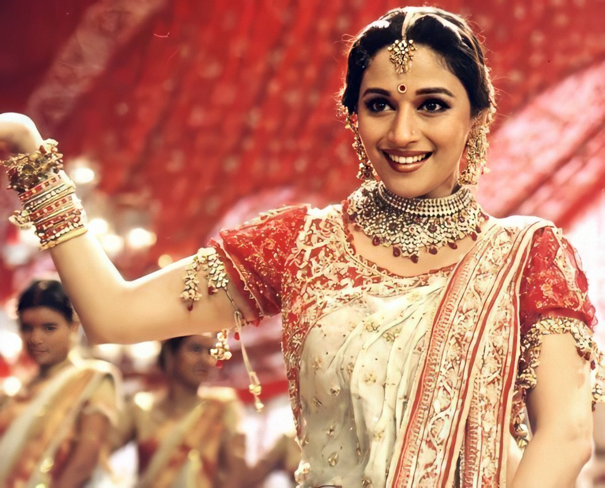 BorntobeAshwani's tweet photo. In #Devdas, every outfit worn by #MadhuriDixit cost approximately Rs 15 Lakh.

A ghaghra worn by the Madhuri in the song #KaheChhedCheedMohe weighed around 30 kgs, was later replaced by a lighter version of 16 kgs.

Neeta Lulla and #SLB shopped 600 sarees from Kolkata for #Paro. https://t.co/0SyyDxsiyJ