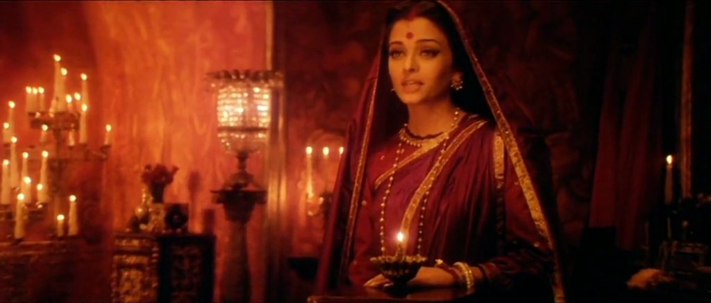 BorntobeAshwani's tweet photo. In #Devdas, every outfit worn by #MadhuriDixit cost approximately Rs 15 Lakh.

A ghaghra worn by the Madhuri in the song #KaheChhedCheedMohe weighed around 30 kgs, was later replaced by a lighter version of 16 kgs.

Neeta Lulla and #SLB shopped 600 sarees from Kolkata for #Paro. https://t.co/0SyyDxsiyJ