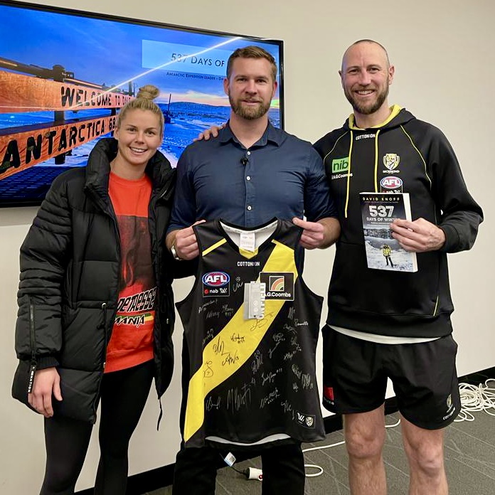 RichmondWomens's tweet photo. Thank you to @Dave_Kay_, author of 537 Days of Winter, for sharing your story with us at our pre-season camp. https://t.co/rlKjVHeB8b